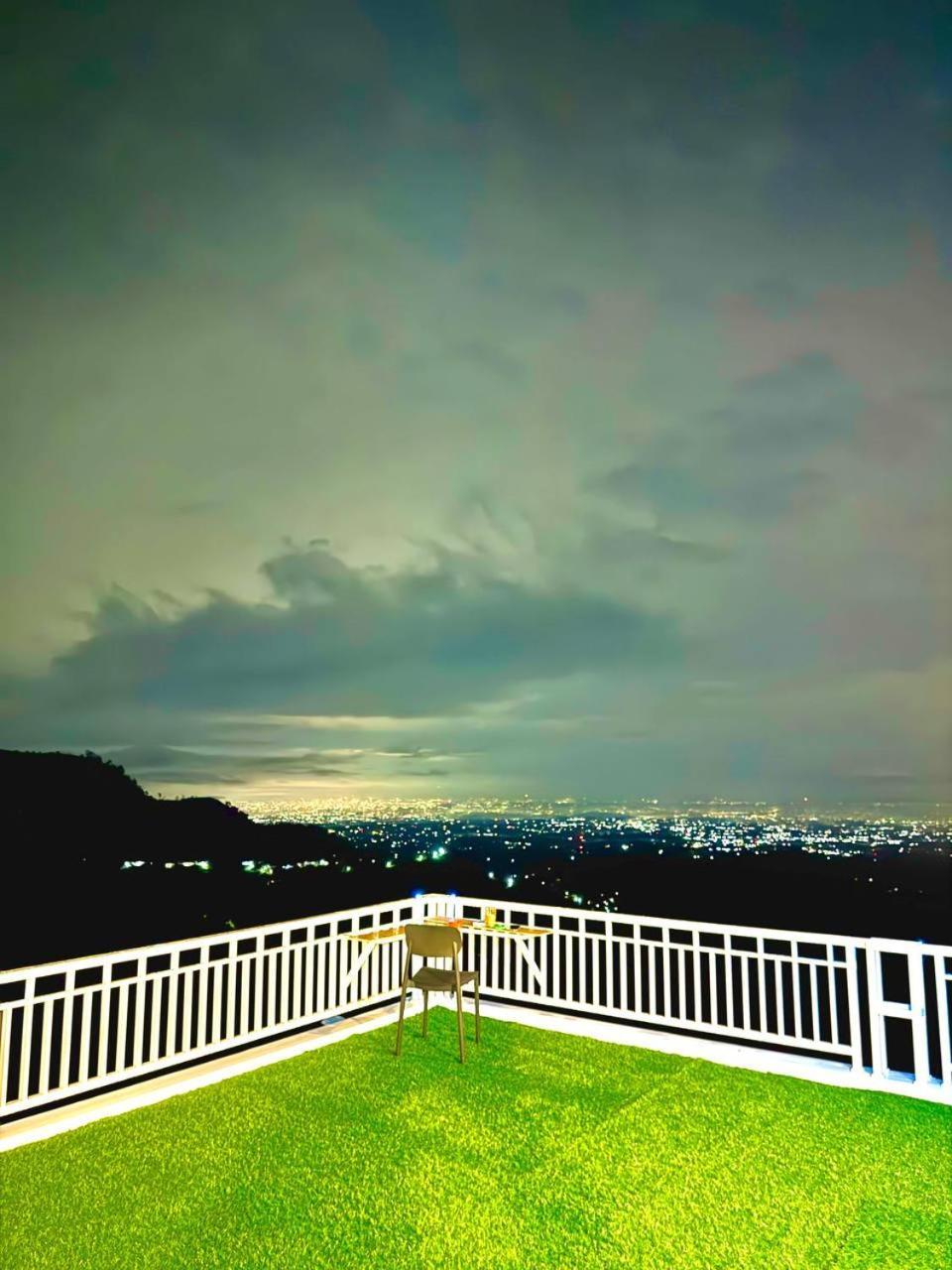 Sunset Lawu Kemuning, Villa, Full House 3 Bed, Free Bbq, Free Float Light Breakfast Karanganyar  Exterior foto
