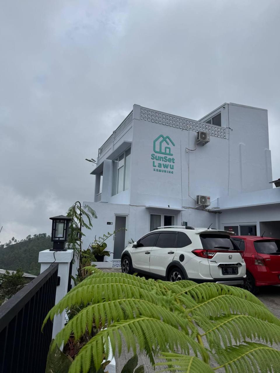 Sunset Lawu Kemuning, Villa, Full House 3 Bed, Free Bbq, Free Float Light Breakfast Karanganyar  Exterior foto